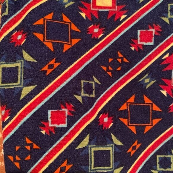 0665 LulaRoe Kids Leggings M/S Stripes and Dashes Print Black and Red NWOT - Picture 3 of 5